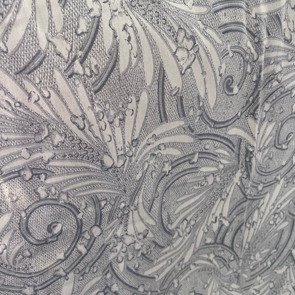 A pair of standard Yves Delorme pillow shams. - Picture 3 of 8